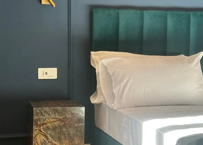 The Right Place 4u - Casa Truman Collection - Sole Savelli Boutique Affittacamere Roma